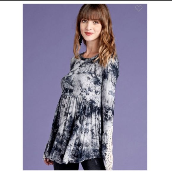 Black Tie-dye Lace Detail Top Long Flare Sleeve Cross Back Tunic - Picture 4 of 10